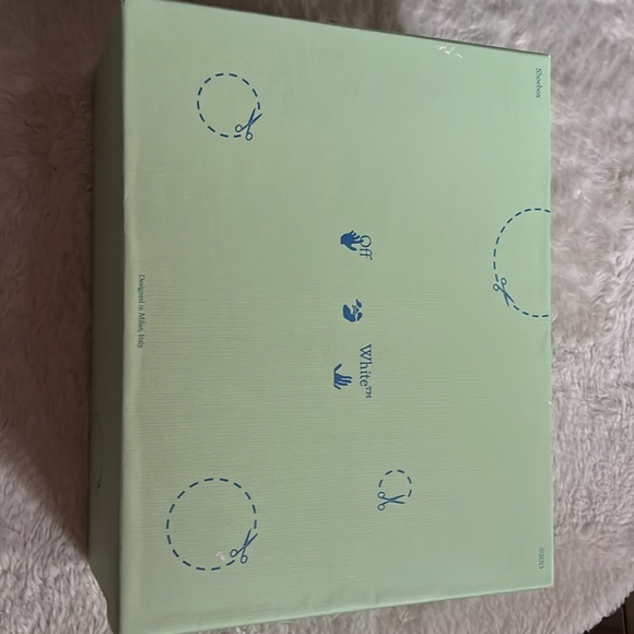 Off-White sneakers - Picture 6 of 6